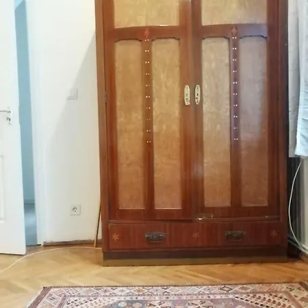 Makvirag Haz